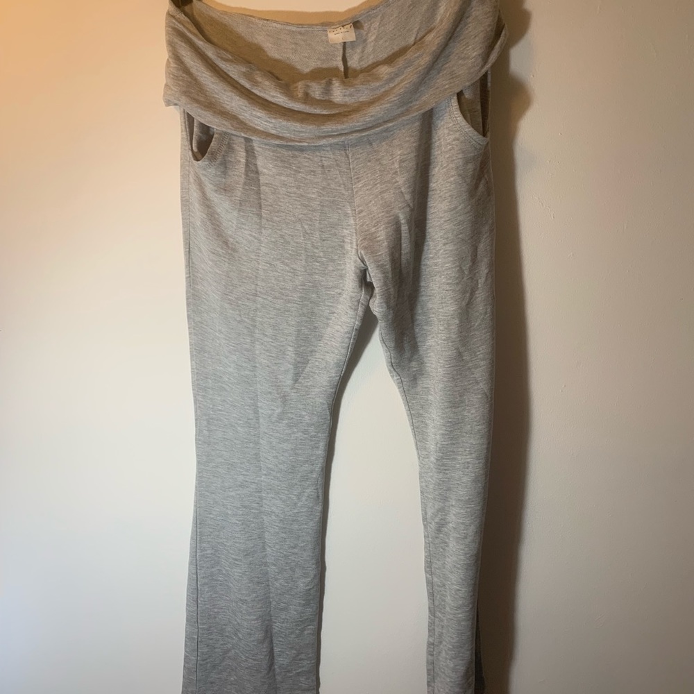 Grey yoga pants
